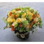 bouquet rond funeste candice, par Tout Fleur Tout flamme, fleuriste à L'Haÿ-les-Roses