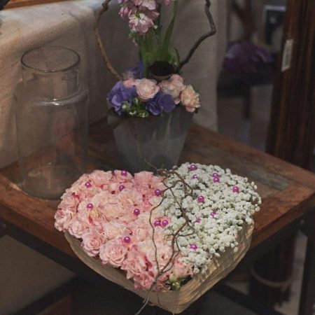votre artisan fleuriste vous propose le bouquet : Coeur Bi-Matière