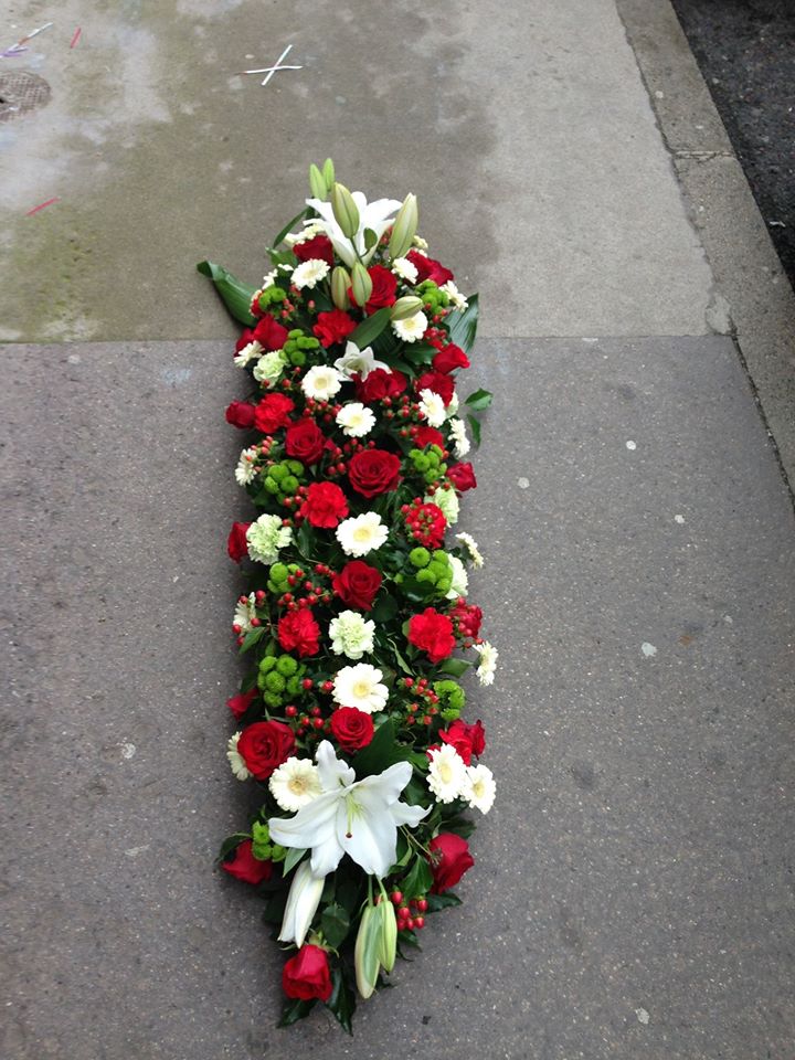 Dessus de cercueil, par Art Floral Le Puy en Velay, fleuriste à Le Puy-en-Velay