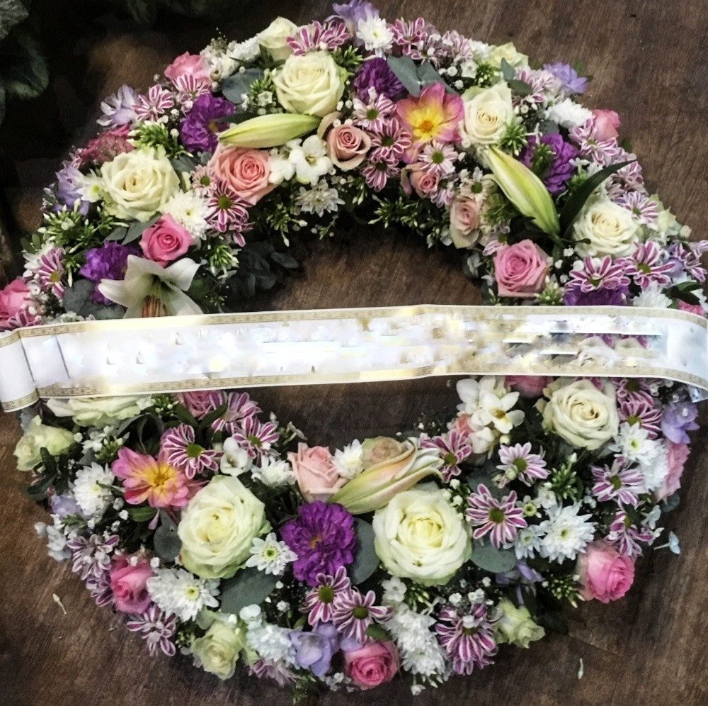 Couronne de deuil, par Ikigai fleurs, fleuriste à Saulx-les-Chartreux