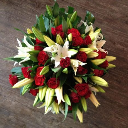 votre artisan fleuriste vous propose le bouquet : Bouquet lys et Roses