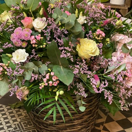 votre artisan fleuriste vous propose le bouquet : Panier de fleurs