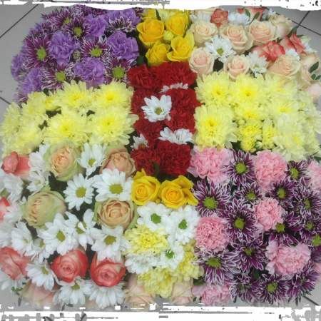 votre artisan fleuriste vous propose le bouquet : Coussin carré Deuil