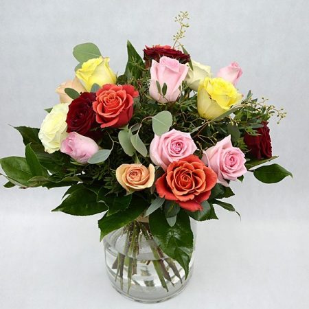 votre artisan fleuriste vous propose le bouquet : Bouquet Rond Melange De Roses