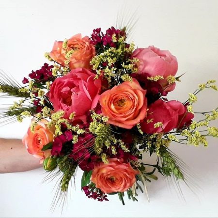 votre artisan fleuriste vous propose le bouquet : Bouquet rond de saison