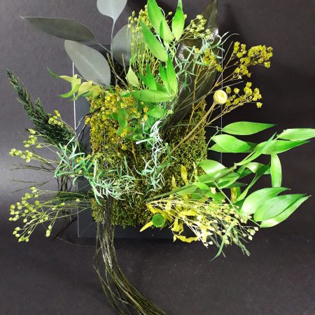 votre artisan fleuriste vous propose le bouquet : composition mini tableau / a poser ou a suspendre