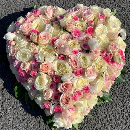 votre artisan fleuriste vous propose le bouquet : Coeur de deuil