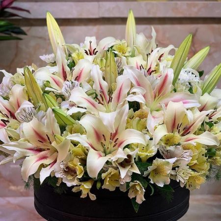 votre artisan fleuriste vous propose le bouquet : Composition Florale