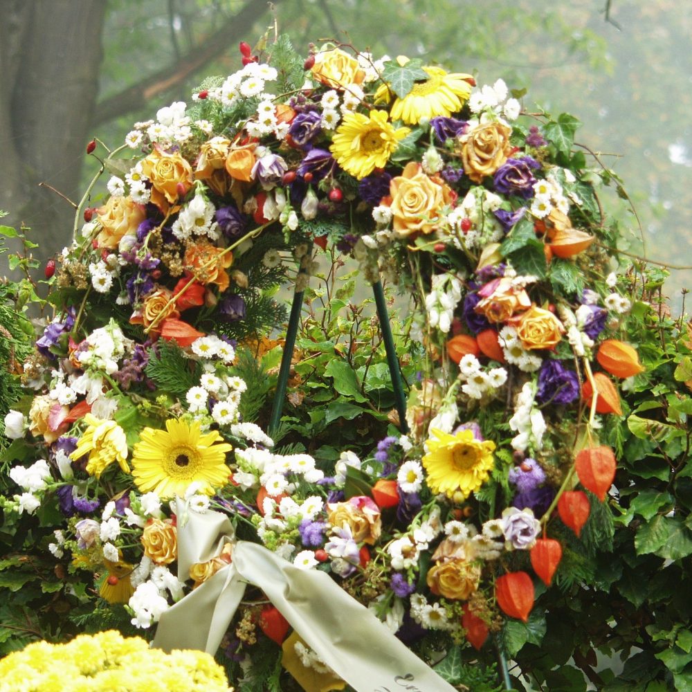 Couronne deuil, par Les fleurs de Célony, fleuriste à Aix-en-Provence