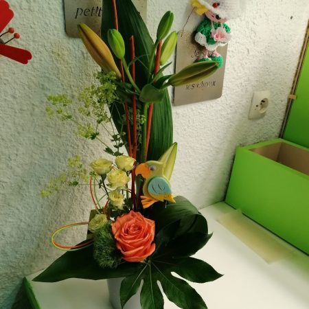 votre artisan fleuriste vous propose le bouquet : Composition élancée ton orange