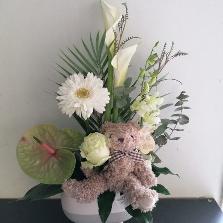 votre artisan fleuriste vous propose le bouquet : Composition naissance
