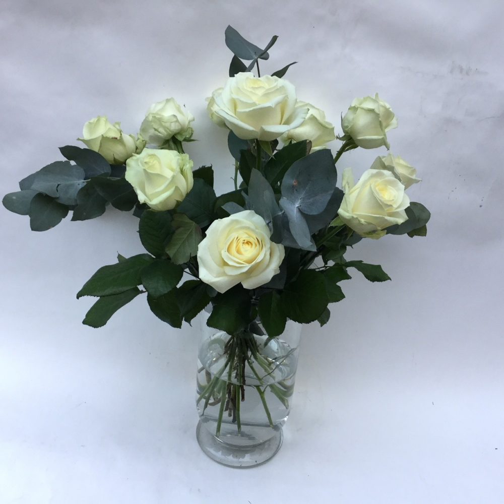 Bouquet de Roses Blanches et Eucalyptus