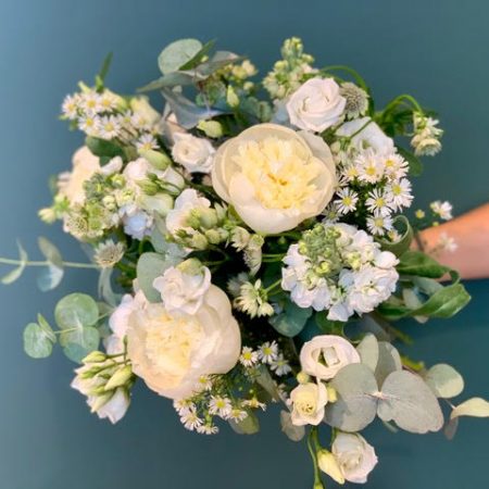 votre artisan fleuriste vous propose le bouquet : Bouquet du fleuriste blanc