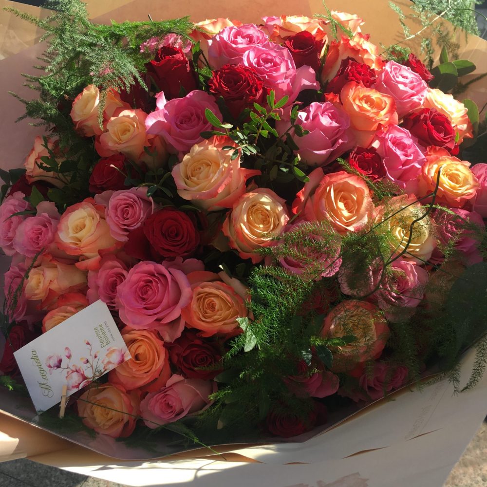 Bouquet Rond De Roses, par Magnolia Fleuriste, fleuriste à Antibes