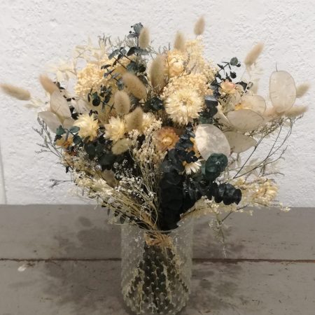votre artisan fleuriste vous propose le bouquet : Bouquet de fleurs intemporelles