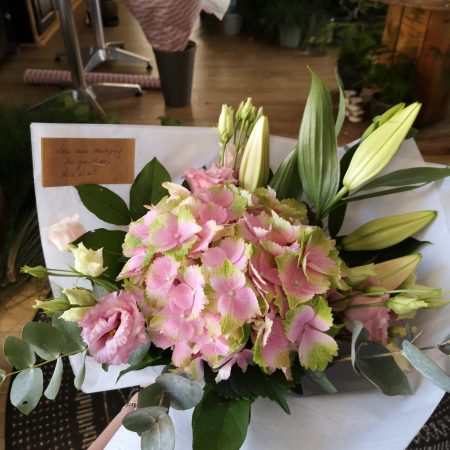 votre artisan fleuriste vous propose le bouquet : Bouquet Hortence-Rosita