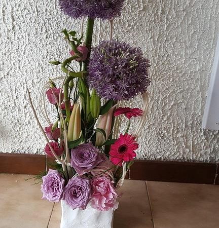 votre artisan fleuriste vous propose le bouquet : Bouquet original tons violets