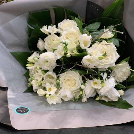 votre artisan fleuriste vous propose le bouquet : Vert Et Blanc By Julius