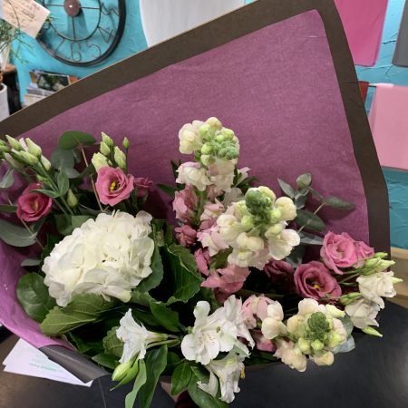 votre artisan fleuriste vous propose le bouquet : Bouquet De Saison Champêtre