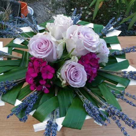 Bouquet Et Sa Structure, par Atelier des Fritil'R, fleuriste à Briollay