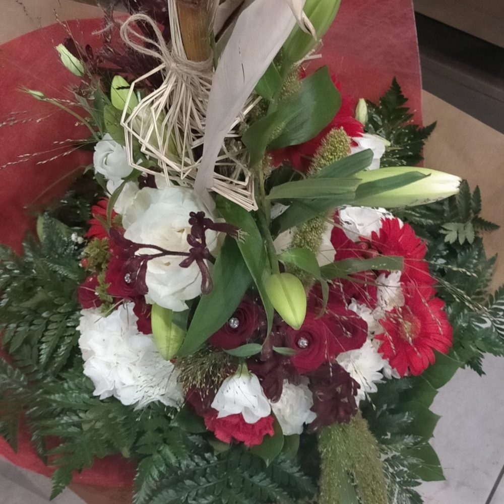Bouquet Rouge et Blanc, par Décoflor, fleuriste à Saint-Jean-d'Angély