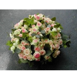 votre artisan fleuriste vous propose le bouquet : coussin rond enterrement rose funeste