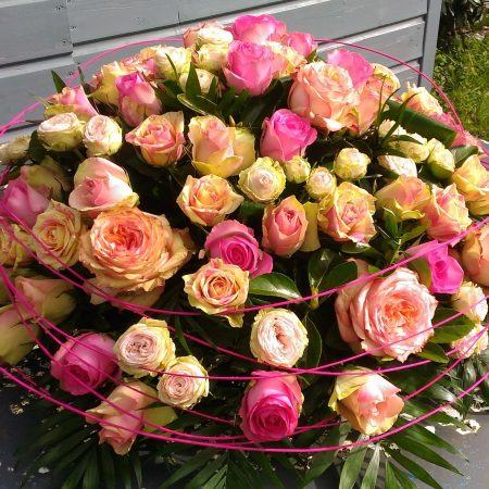 votre artisan fleuriste vous propose le bouquet : Coussin De Roses