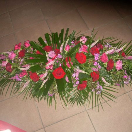 votre artisan fleuriste vous propose le bouquet : Dessus De Cercueil