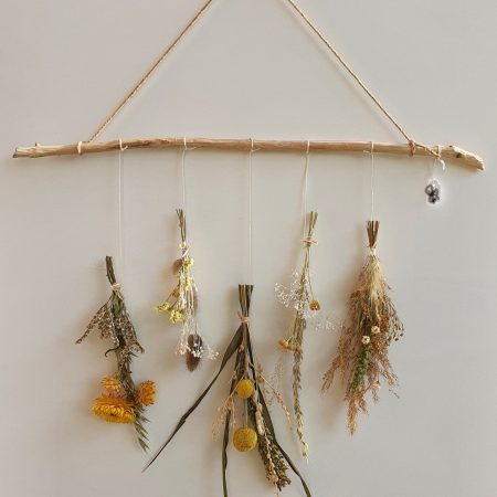 suspension de fleurs séchées, par Atelier D'Evelyse, fleuriste à Gron