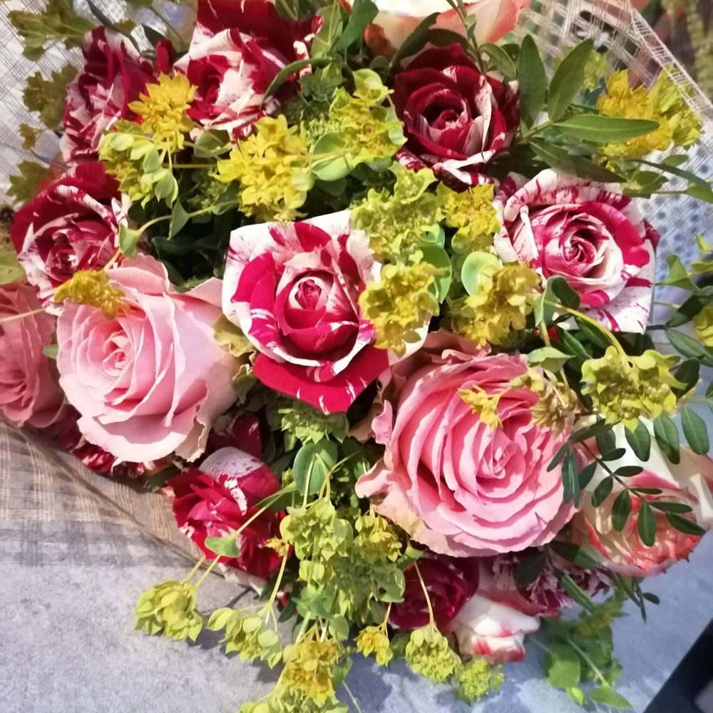 Bouquet De Roses Multicolores, par Le trèfle à quatre fleurs, fleuriste à Gondecourt