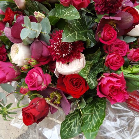 votre artisan fleuriste vous propose le bouquet : Bouquet Du Fleuriste Dans Les Tons Rouges