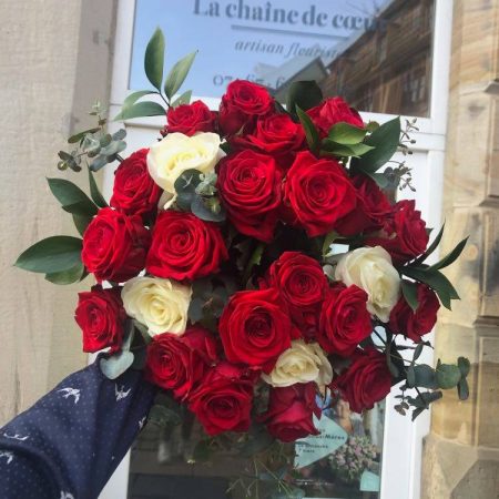 votre artisan fleuriste vous propose le bouquet : Bouquet De Roses Couleurs Multiples