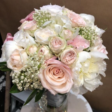 votre artisan fleuriste vous propose le bouquet : Bouquet De Mariée - Élégance