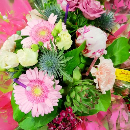 votre artisan fleuriste vous propose le bouquet : Bouquet Rosé + bulle d'eau