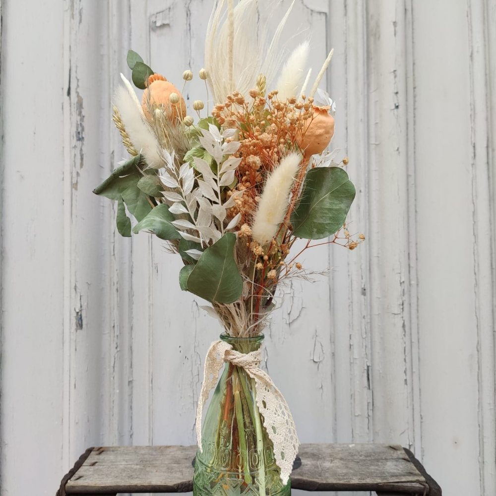 Vase et fleurs séchées, par Atelier Armelle Alleton, fleuriste à Le Mans