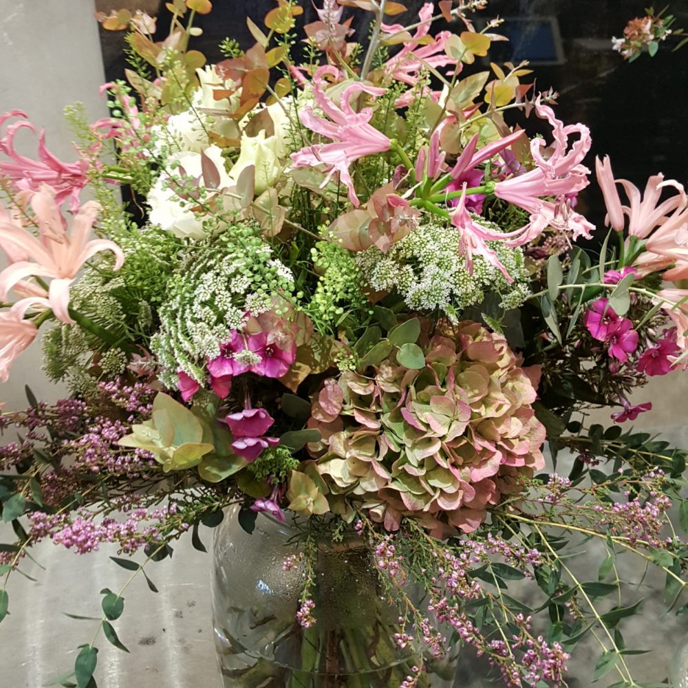 Bouquet flou champêtre, par Atelier Floral - Le bouscat, fleuriste à Le bouscat