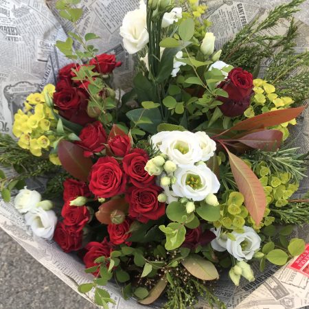 votre artisan fleuriste vous propose le bouquet : Bouquet champêtre rouge
