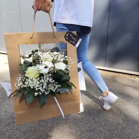 Bouquet sac fleuri, par Au Temps des Fleurs, fleuriste à Labastide-Saint-Pierre