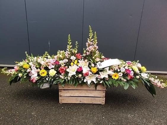 Dessus de cercueil, par Au Temps des Fleurs, fleuriste à Labastide-Saint-Pierre
