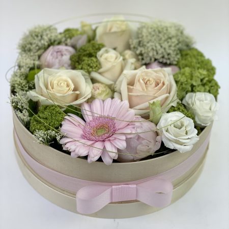 votre artisan fleuriste vous propose le bouquet : Wood Box Tout en Douceur