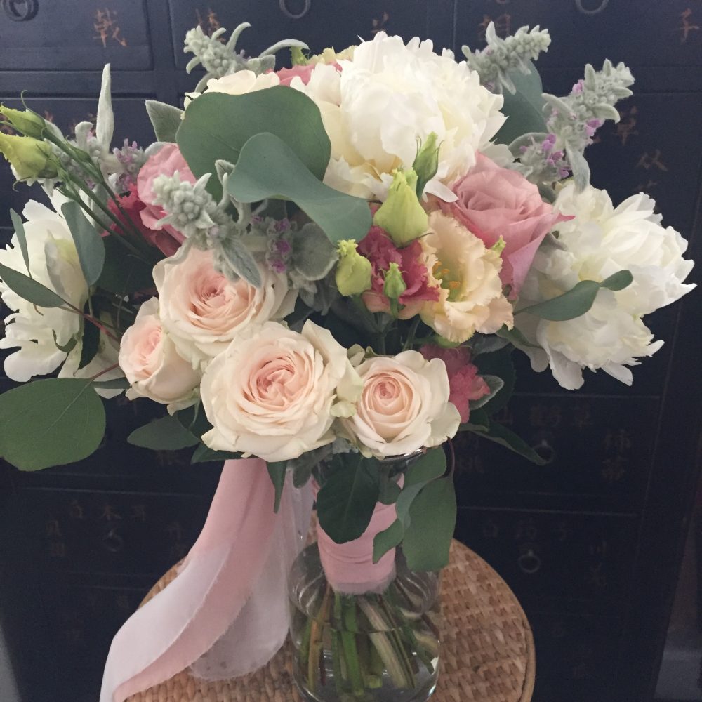 Bouquet de mariée romantique, par Hanakawa, fleuriste à Meudon