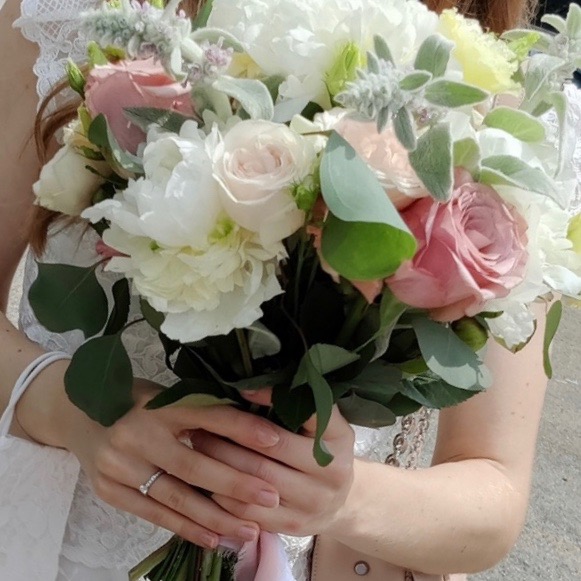 Bouquet de mariée romantique, par Hanakawa, fleuriste à Meudon