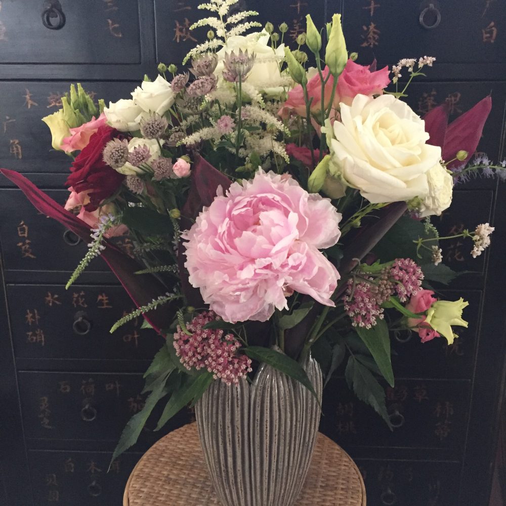 Vase céramique feuillage, par Hanakawa, fleuriste à Meudon