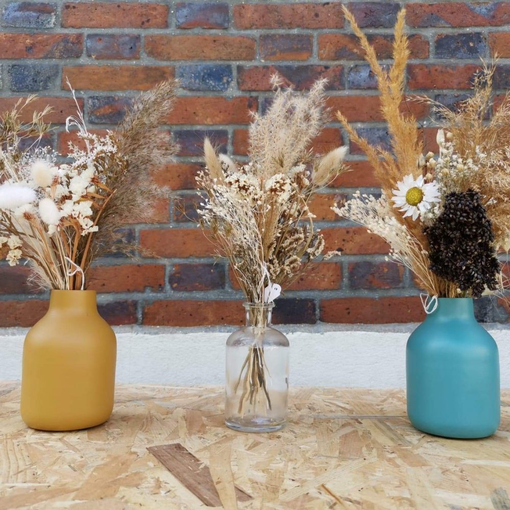 Petit bouquet de fleurs séchées dans un vase, par Atelier D'Evelyse, fleuriste à Gron