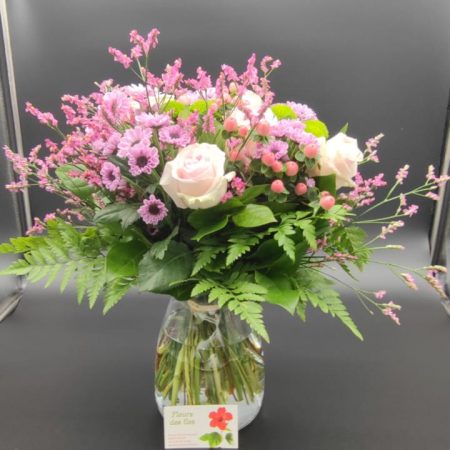 votre artisan fleuriste vous propose le bouquet : Bouquet plus vase