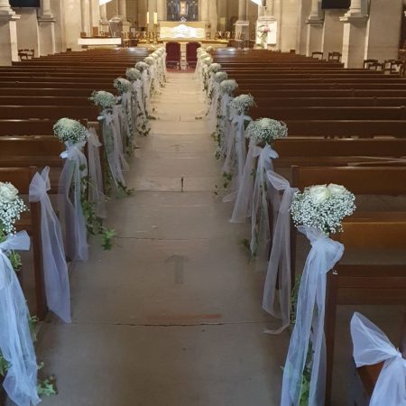 votre artisan fleuriste vous propose le bouquet : Décoration à l'église pour mariage