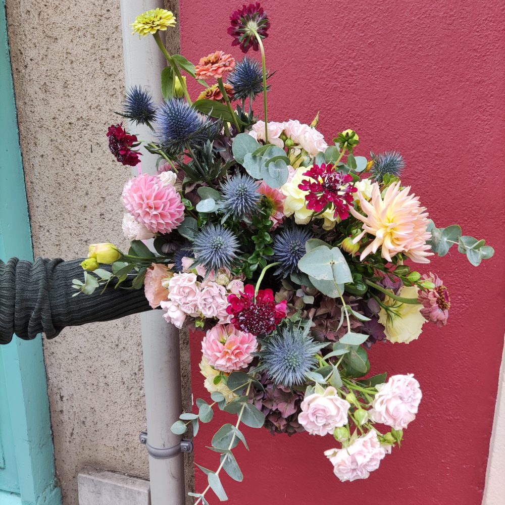 bouquet de saison automne avec dalhias, par Akane, fleuriste à Rennes