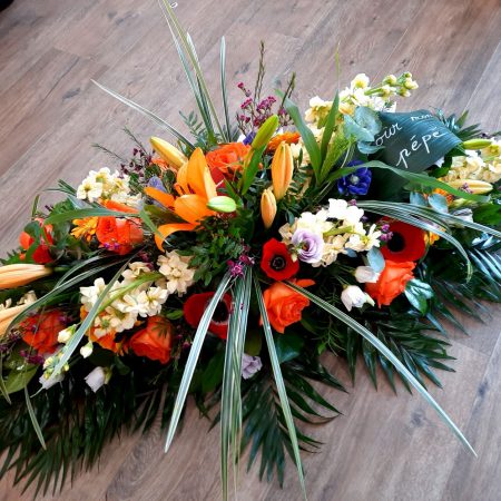 votre artisan fleuriste vous propose le bouquet : Coussin dessus de cercueil