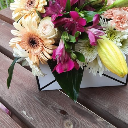 votre artisan fleuriste vous propose le bouquet : Une lettre d'amour