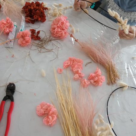 Atelier art floral, par Camomille Fleuriste Nomade, fleuriste à Rivières